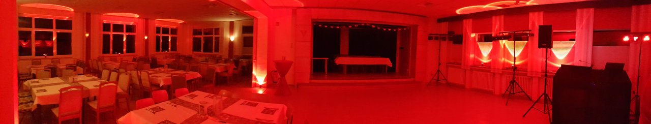 Hochzeit DJ Uwe - Location in rot Hochzeit DJ Uwe